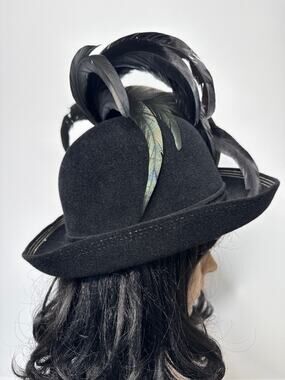 Vintage 50's Josephine Tripoli New York elegant Black Felt Hat with Feathers